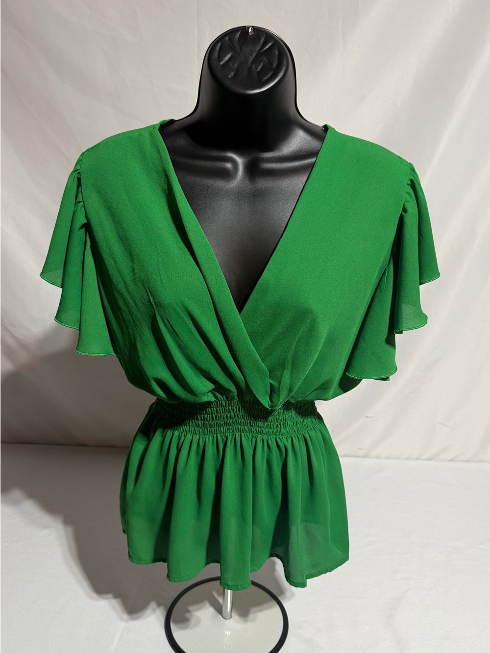 Jon & Anna Green V-Neck Butterfly Sleeve Smocked Peplum Top Size Medium